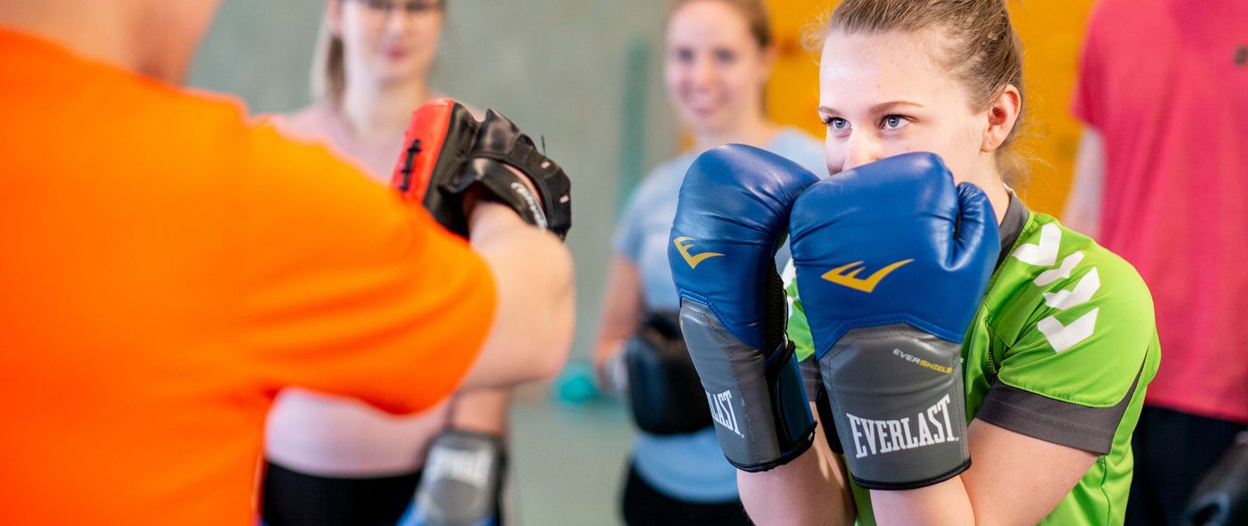 Mädchen beim Boxtraining Mädchen beim Boxtraining