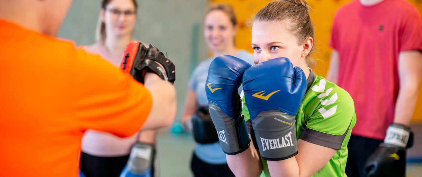 Mädchen beim Boxtraining