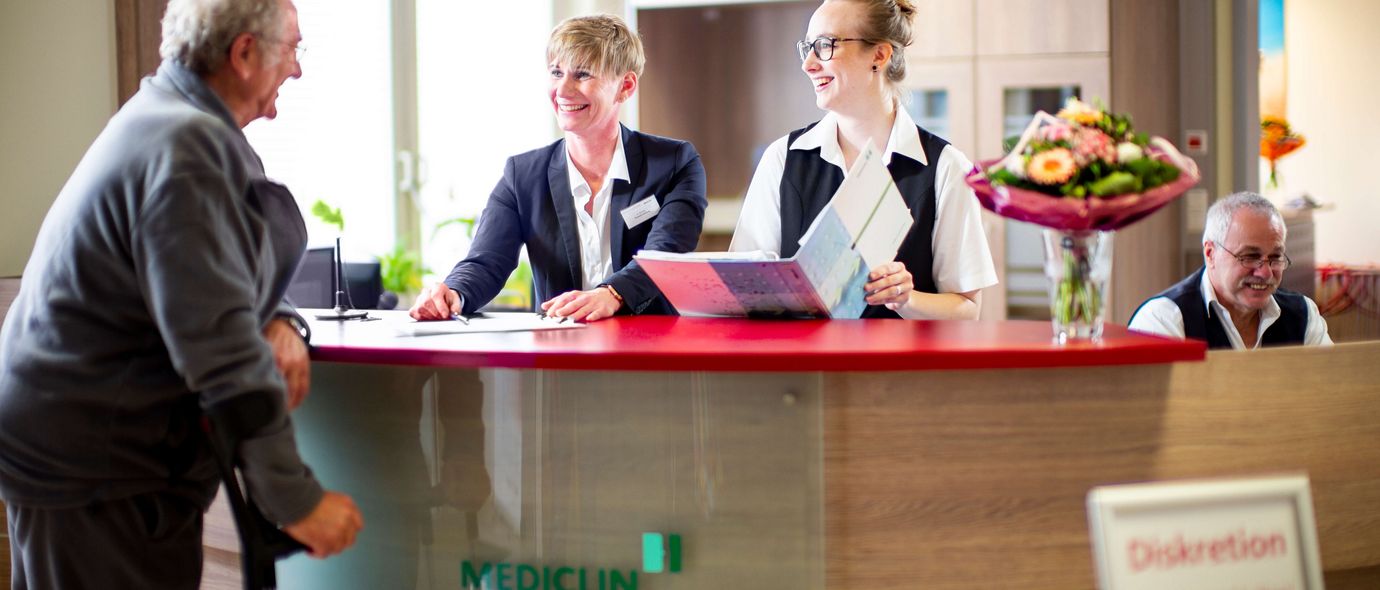 Patient kommt am Empfang an