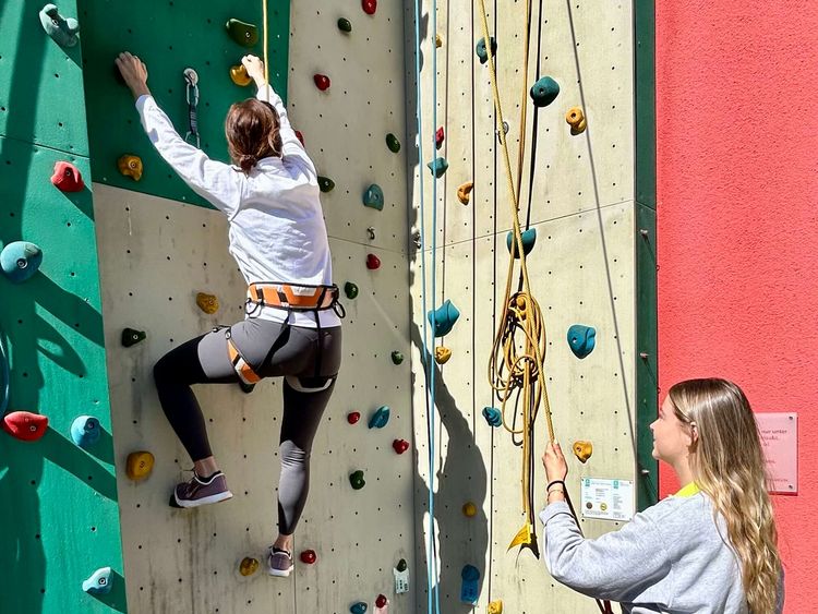 Kletterwand in den MEDICLIN Kliniken Bad Wildungen