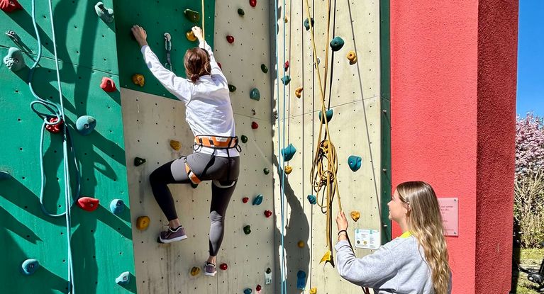 Kletterwand in den MEDICLIN Kliniken Bad Wildungen