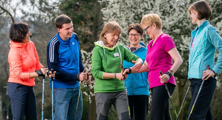 Walkinggruppe im Park